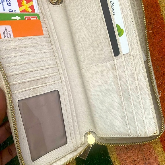 Milky Gold Michael Kors Wallet - Picture 5 of 5